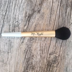 Too Faced Mr. Right The Perfect Powder Brush
